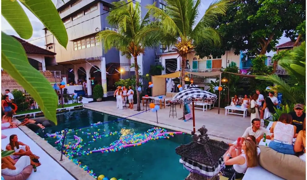 My Capsule Hotel Seminyak - The Party Floor Pioneer